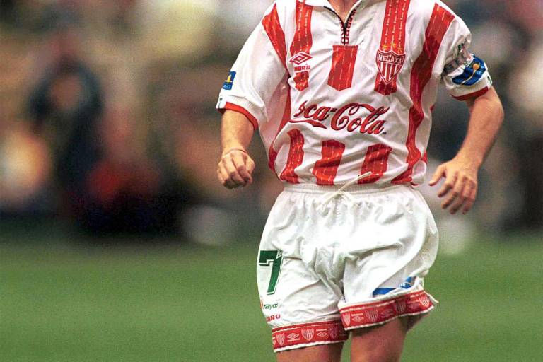 Alex Aguinaga se pronuncia sobre conflicto entre México y Ecuador