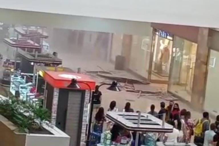 Se desprende marquesina dentro de Plaza Forum Culiacán