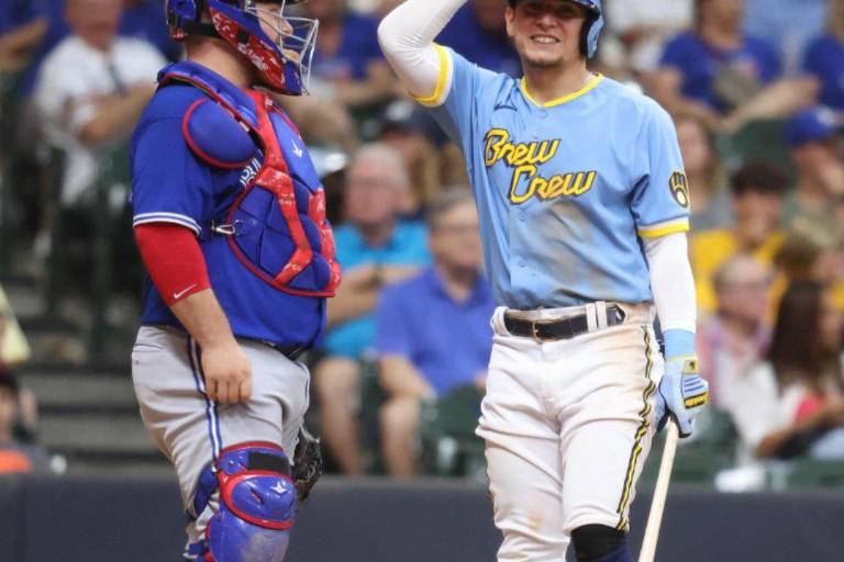 Mexicanos Alejandro Kirk y Luis Urías lucen en duelo entre Azulejos y Cerveceros