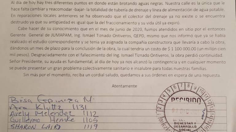 Habitantes del Fraccionamiento Sábalo Country, en Mazatlán, denuncian que las aguas negras brotan en sus casas