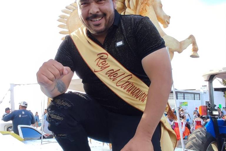 Sorprenden carros alegóricos carnavaleros a vacacionista de Semana Santa