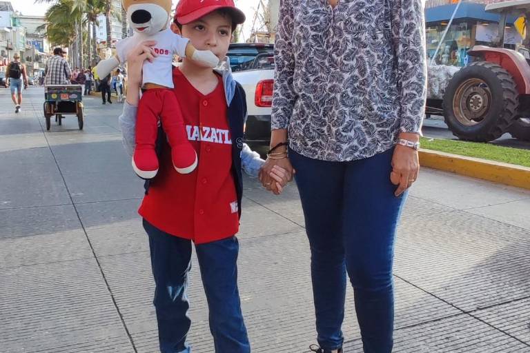 Sorprenden carros alegóricos carnavaleros a vacacionista de Semana Santa