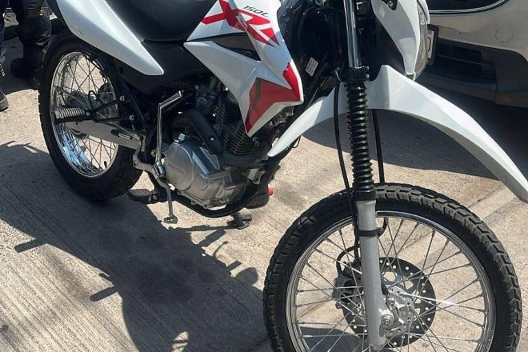 Detienen a motociclista que portaba un arma de fuego en Culiacán