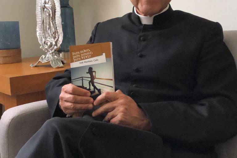 Escribir es contribuir con la sociedad, asegura el Padre José Martínez Colín