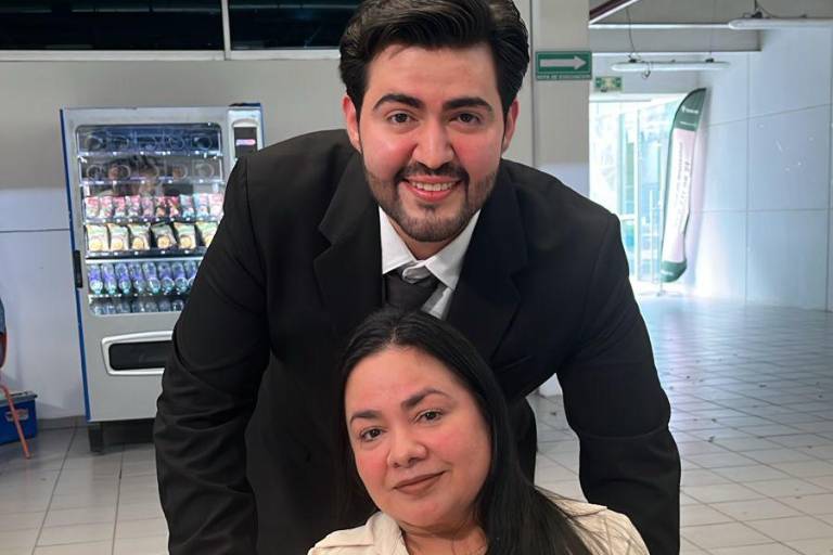 Realizan alumnos de Tecmilenio la firma de sus títulos universitarios