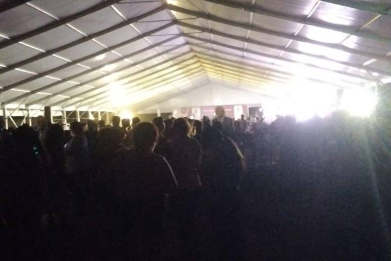 Se hace noche y aún no llegan AMLO, Claudia y Rocha a inaugurar el distrito de riego de la Presa Santa María, en Rosario