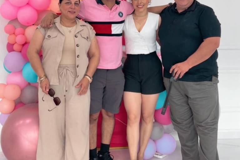 Con una piscinada, celebra Kenia Sofía sus 28 años