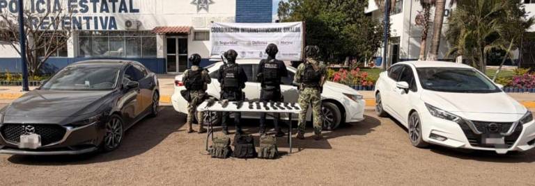 Armamento, cartuchos y vehículos con reporte de robo fueron asegurados por la Policía Estatal Preventiva de Sinaloa en Aguaruto.