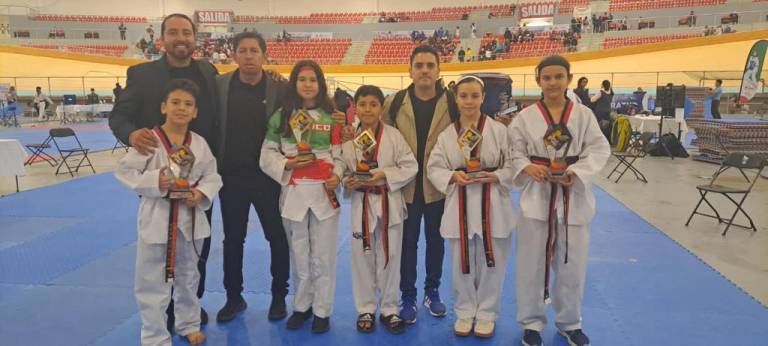 Los taekwondoínes sinaloenses que compitieron en Xalapa, Veracruz
