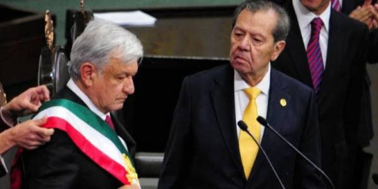 Como presidente de la Cámara de Diputados, Porfirio Muñoz Ledo fue el encargado de entregar la banda presidencial a Andrés Manuel López Obrador al rendir protesta como Mandatario en 2018.
