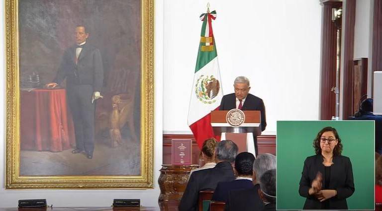 Andrés Manuel López Obrador al emitir su tercer informe de resultados