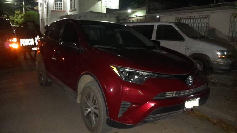 Camioneta recuperada en Culiacán que recién había sido despojada.