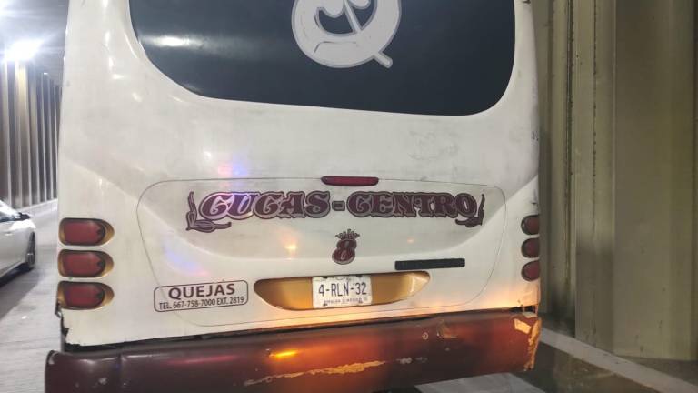 Un camión del transporte urbano de Culiacán se quedó detenido en el túnel Federalismo por una falla mecánica.