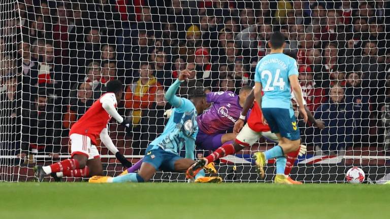 El Arsenal hila su tercer empate en la Premier.