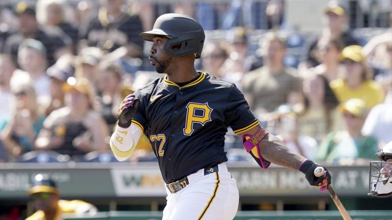Andrew McCutchen busca su temporada 18 con los Rangers.