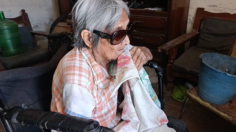 Narcisa Padilla Contreras, doña Chicha, ya cuenta con silla de ruedas.