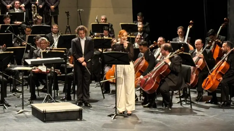 La soprano Wendy García leyó un poema sobre la realidad de Sinaloa, convertido en un llamado a la vida y un mensaje de esperanza.