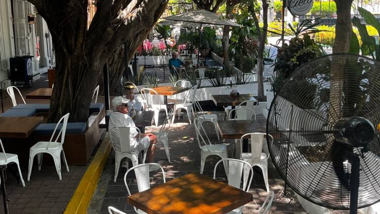 Pequeños restaurantes que no cuenten con permiso de la FIFA no podrán transmitir los partidos.