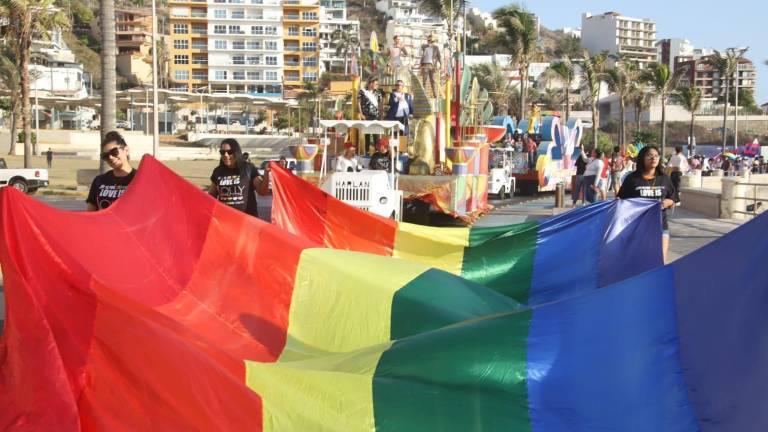 Diputados aprueban prohibir terapias de conversión.