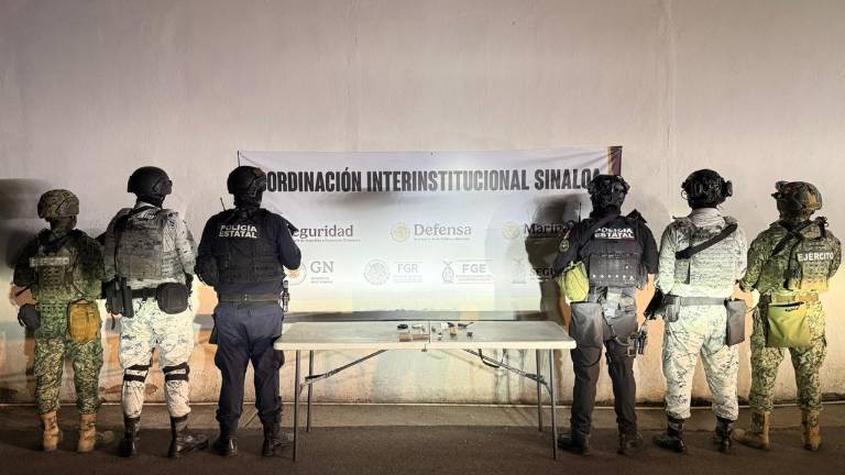 Elementos de seguridad aseguraron objetos punzocortantes tras una revisión en el penal de Culiacán.