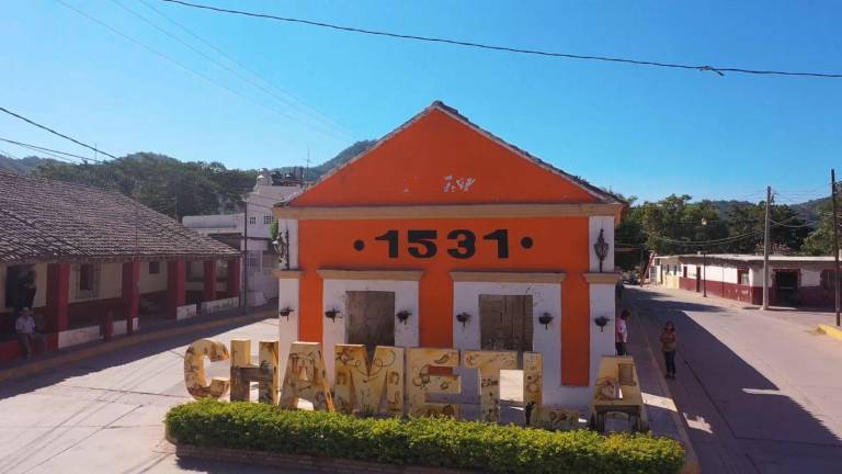 El pueblo colonial de Chametla, con casi 500 años de historia, se revitaliza con el programa Coloreando Sinaloa.