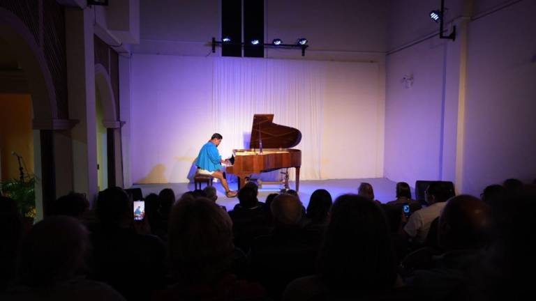 Romeyno Gutiérrez, pianista rarámuri ofrece concierto en Mazatlán en Casa Haas.