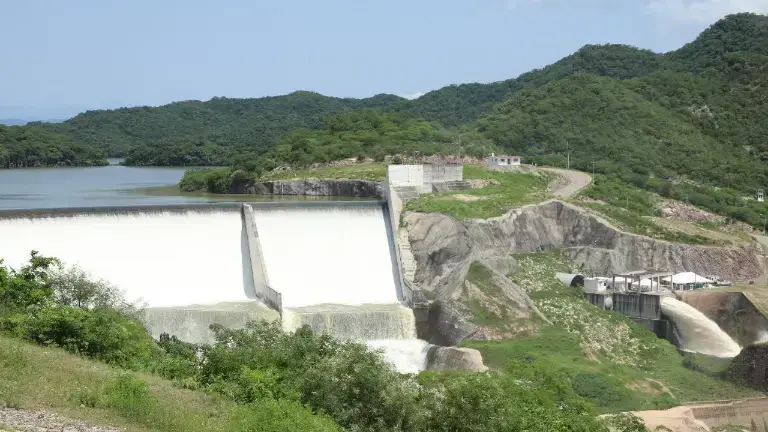 La Cámara de Diputados avanza en una reforma con cerca de 50 modificaciones para evitar acaparamiento y uso indebido del agua.
