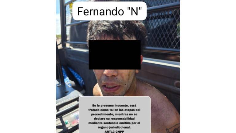 Los policías municipales detuvieron al señalado corroborando que no portaba objetos de riesgo.