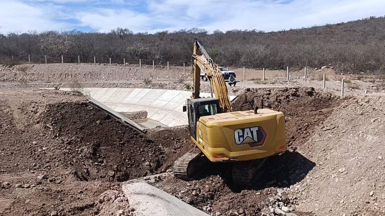 El lunes el Comisario de Rincón del Verde denunció el colapso de las losas del canal principal que viene de la Santa María.