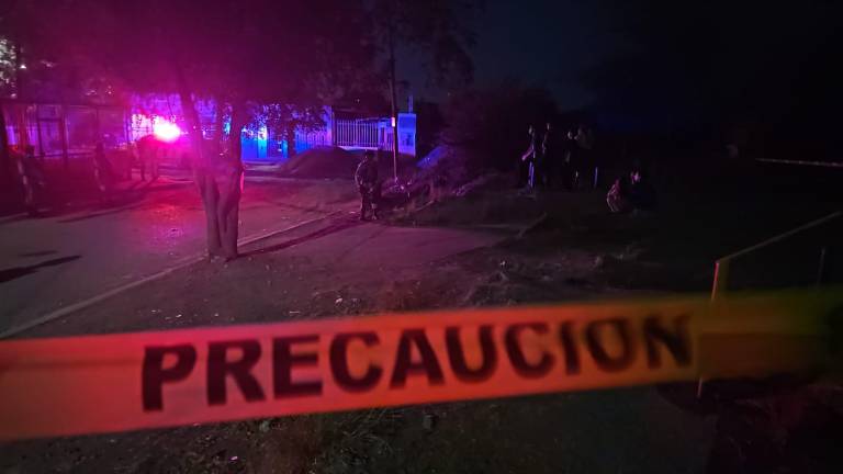 Un adolescente perdió la vida y un joven resultó herido tras una persecución y balacera registrada la tarde de este jueves en la colonia Loma de Rodriguera.