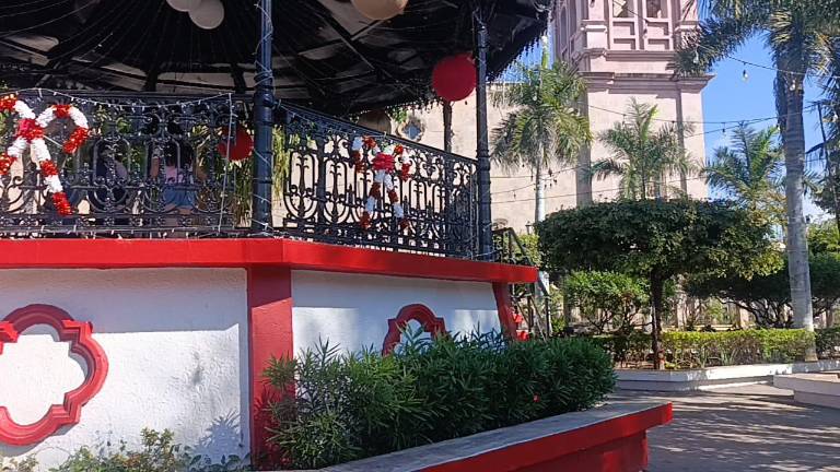 Sobre la Plazuela Corona se escuchó una ráfaga de armas... era una canción que reprodujeron en el sistema de sonido municipal.