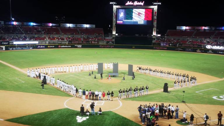 VIDEO: Abuchean a ‘El Químico’ Benítez en inauguración del beisbol en Mazatlán