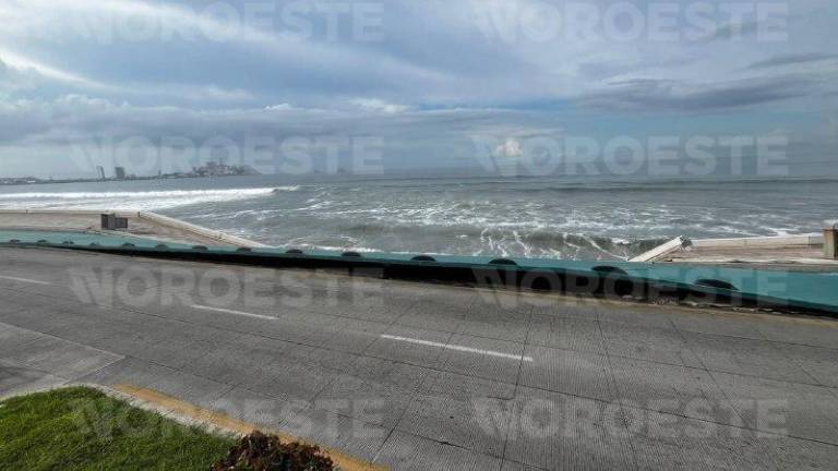 Un nuevo tramo del malecón de Mazatlán colapsó este jueves ante el impacto que ha tenido del fuerte oleaje de las últimas semanas.