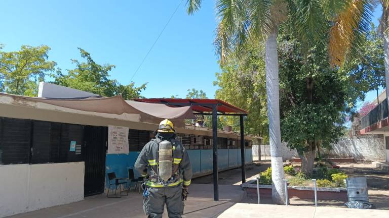 Fuga de gas en vivienda de El Palmito provoca evacuación de la Secundaria Federal 5 en Culiacán.