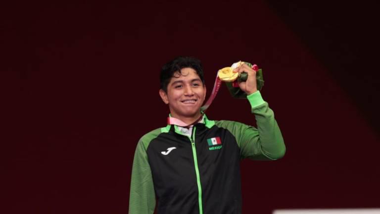 $!El sinaloense y medallista olímpico, Juan Diego García, aparece en los cachitos de la Lotería Nacional
