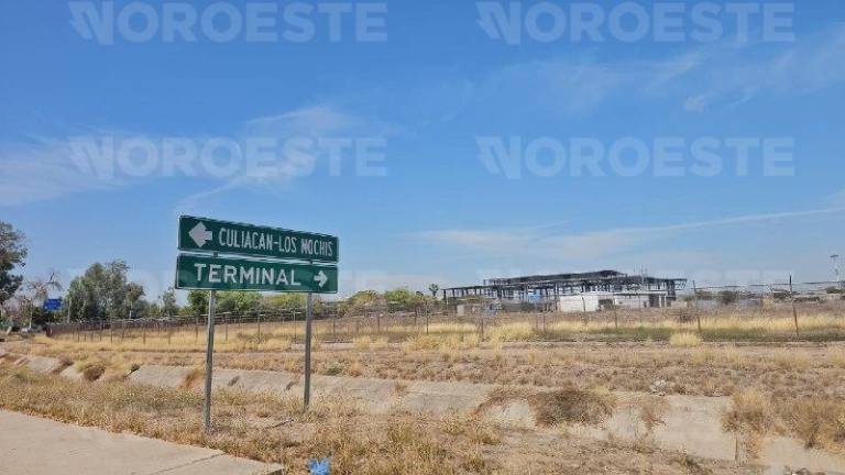 El Aeropuerto de Culiacán operó con normalidad, sin presencia militar extraordinaria en la zona.