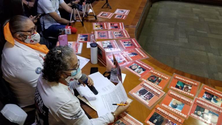 Rocha Moya se compromete a crear tres panteones ministeriales para desaparecidos