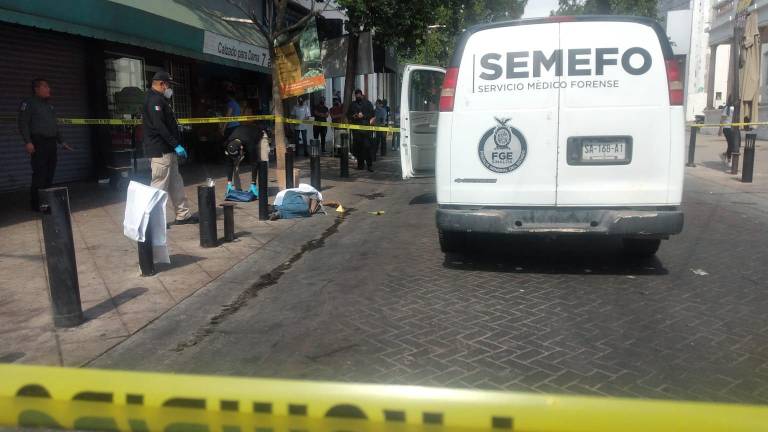 Hallan muerto a hombre en el Centro de Culiacán; presenta golpe en la cabeza
