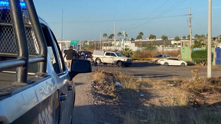Un hombre asesinado fue localizado la mañana de este viernes a un costado de La Costerita, en Culiacán.
