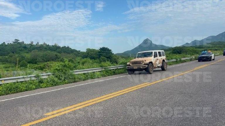 Autoridades mantienen operativo sobre la carretera México 15, a la altura del entronque con Jesús María.