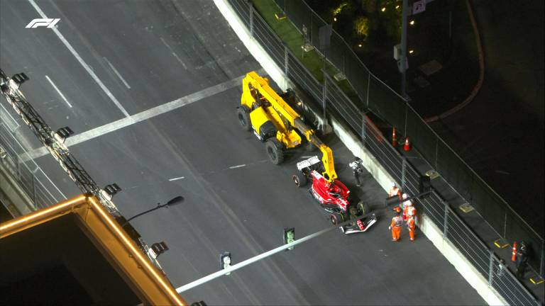 Suspenden primera práctica de GP de Las Vegas por una alcantarilla