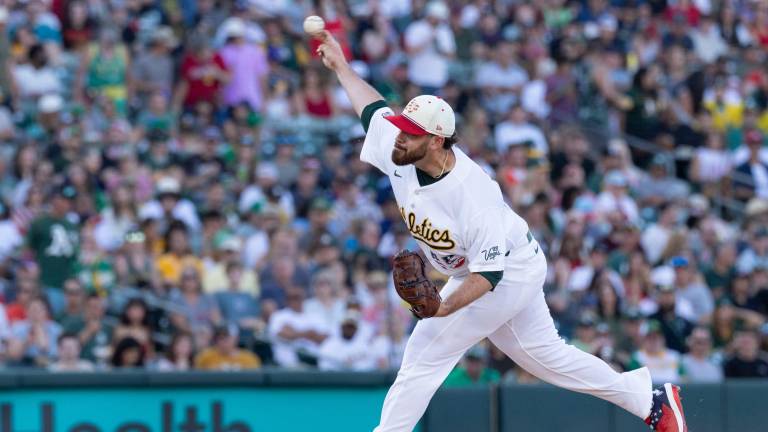 Aaron Civale volverá a tener la oportunidad de aportar su experiencia con los Cachorros.