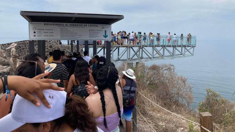 Este jueves se dio aviso que el mirador de cristal del Faro Mazatlán estará cerrado por trabajos de construcción de la tirolesa.