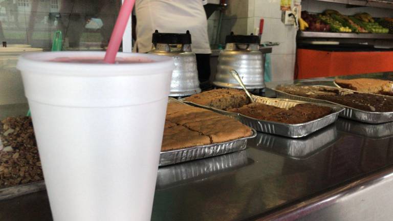 Sólo que sean biodegradables y muestren el documento donde certifique que sí lo es