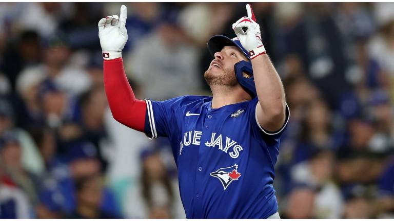 Alejandro Kirk conectó su segundo jonrón en la Serie Mundial