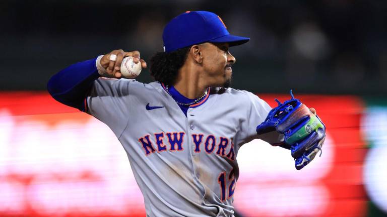 Lindor queda fuera del Clásico tras someterse a un procedimiento en el codo.