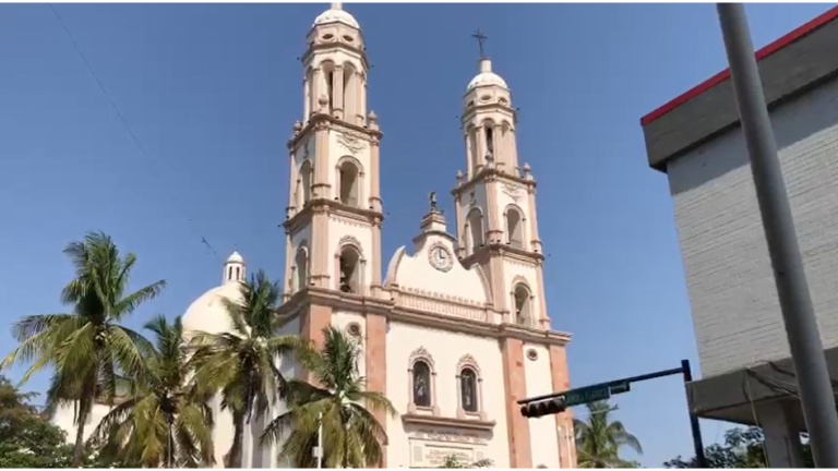 La Catedral de Culiacán repicó sus campanas a las 15:00 horas en unión con todos los templos católicos del País.