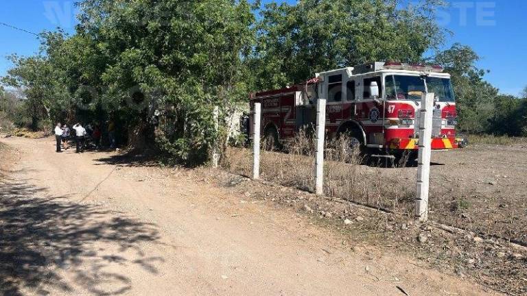 Bomberos de Culiacán atendieron el llamado sobre la caía de un hombre a una noria en el Carrizalejo.