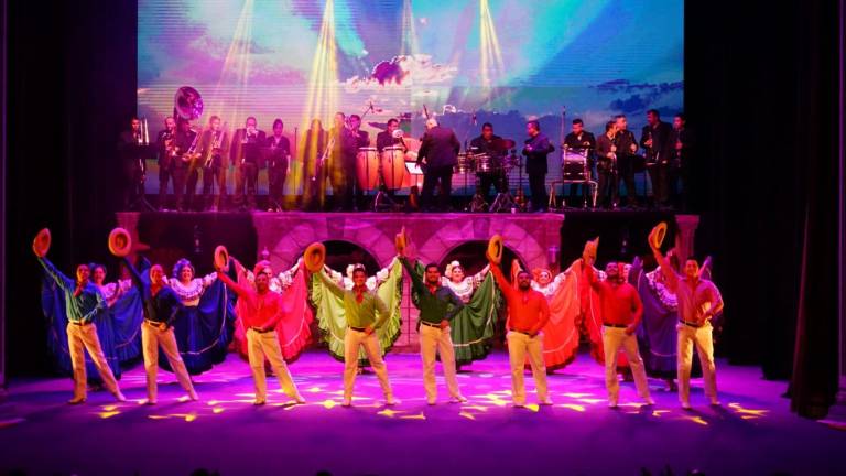 Brilla el folclor y la banda sinaloense en el Teatro Ángela Peralta