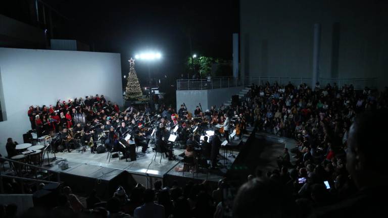El concierto navideño se llevó a cabo en el ágora Rosario Castellanos del Isic.